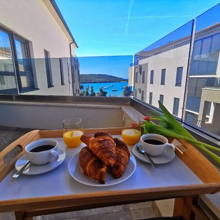 Black Pearl - Luxury Seaside App With Pool & Bbq, Istra Banjole Kültér fotó