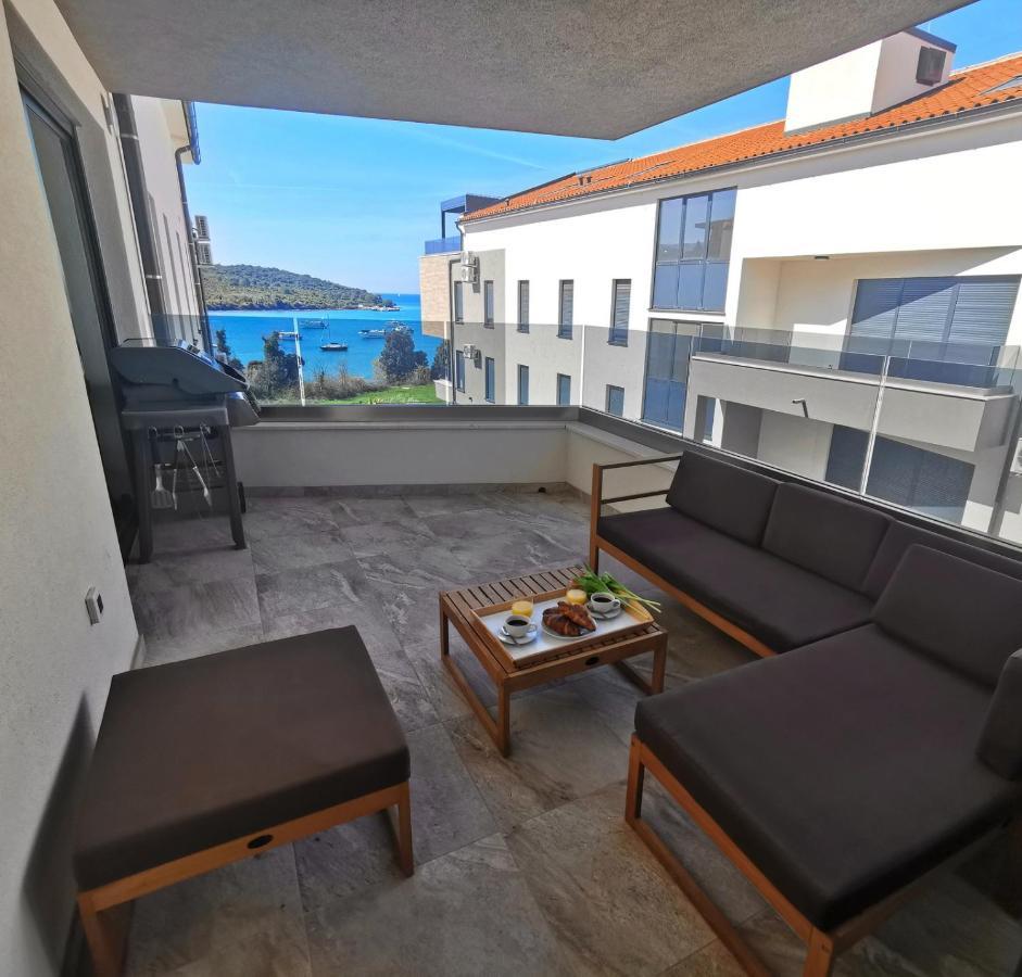 Black Pearl - Luxury Seaside App With Pool & Bbq, Istra Banjole Kültér fotó