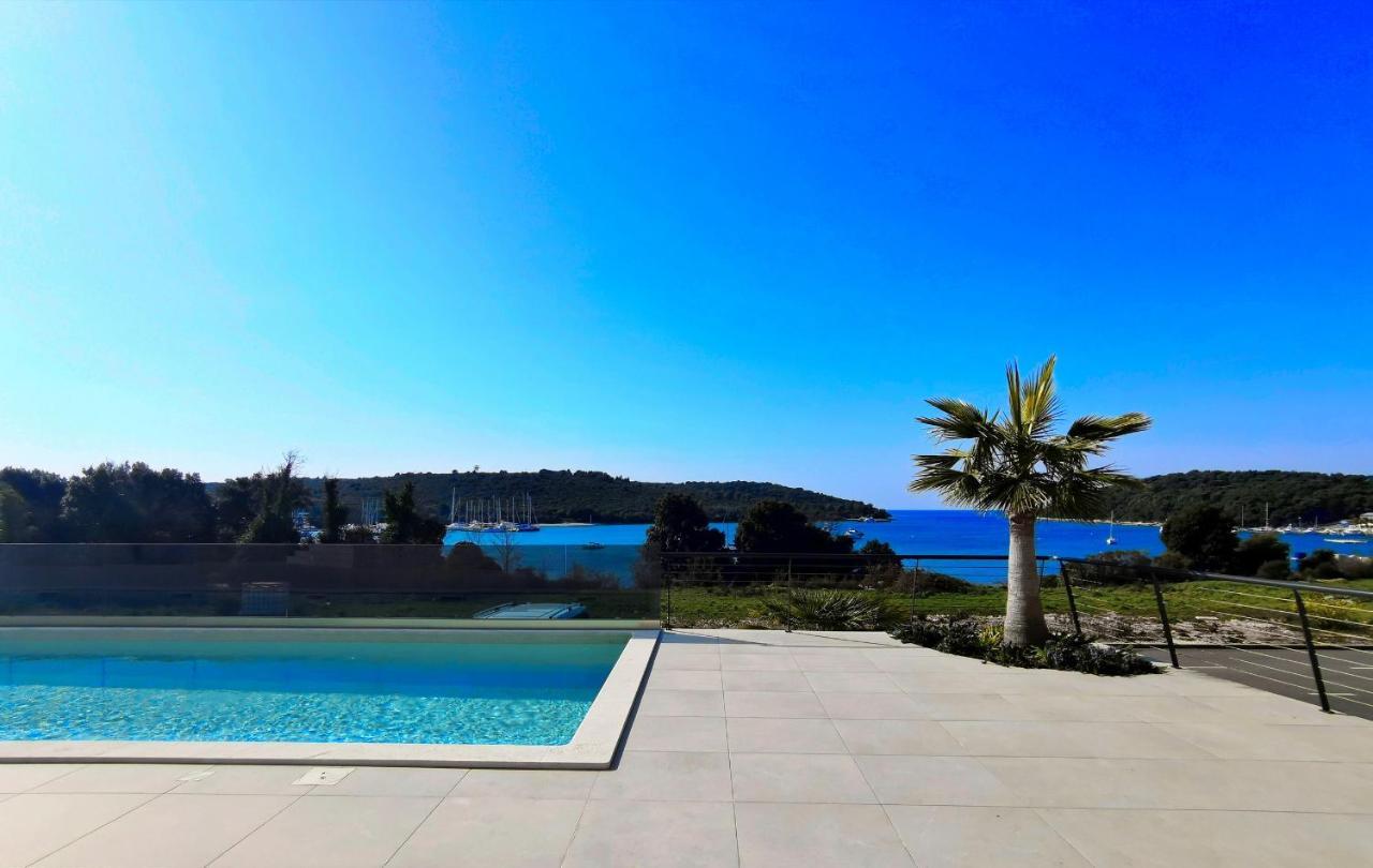 Black Pearl - Luxury Seaside App With Pool & Bbq, Istra Banjole Kültér fotó