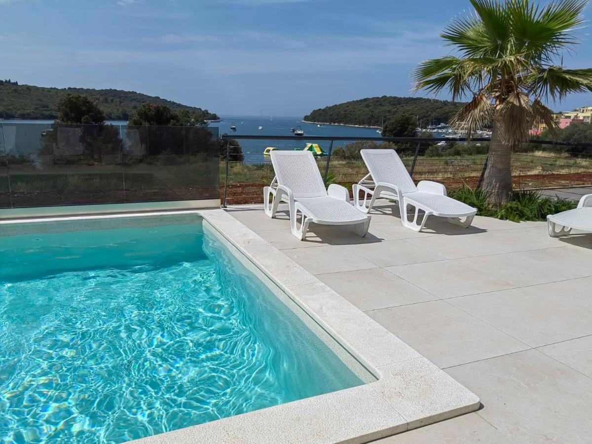 Black Pearl - Luxury Seaside App With Pool & Bbq, Istra Banjole Kültér fotó