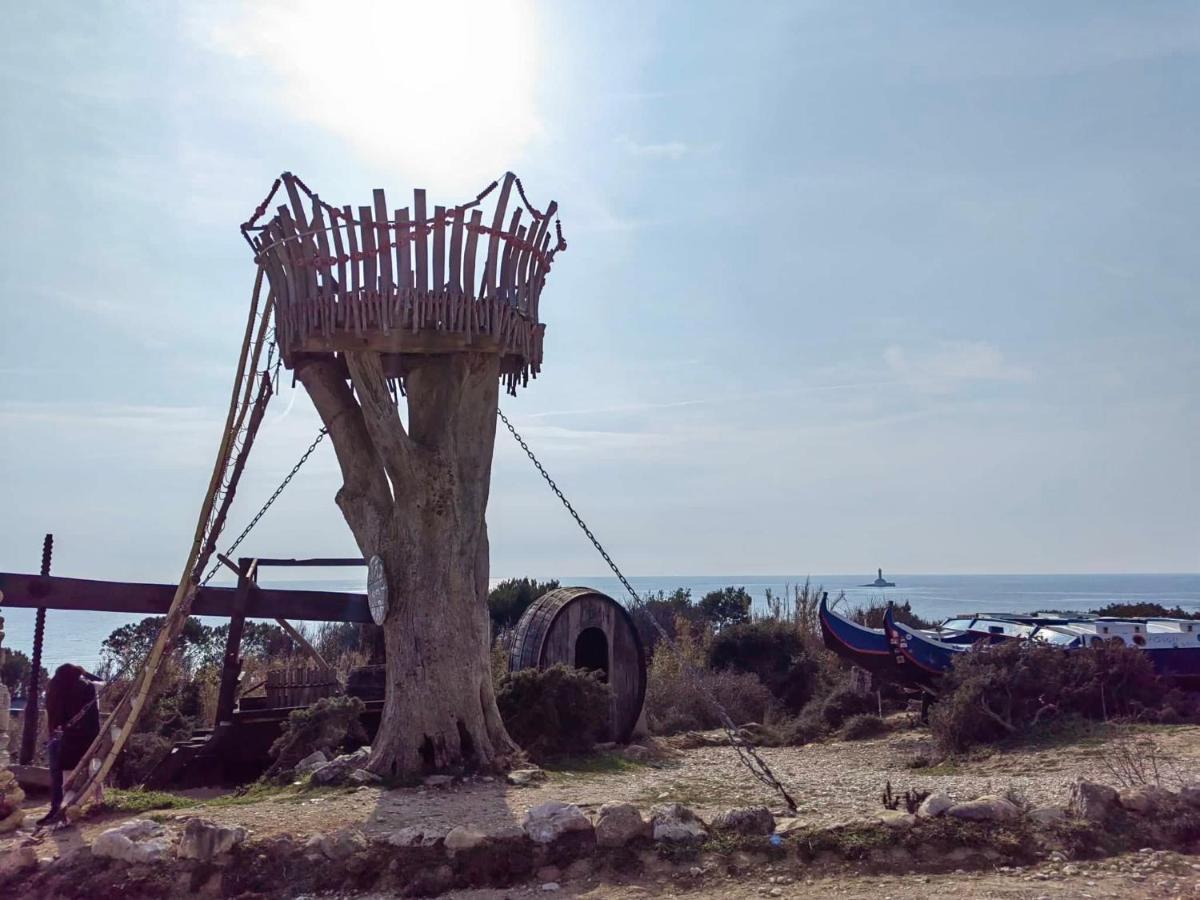 Black Pearl - Luxury Seaside App With Pool & Bbq, Istra Banjole Kültér fotó